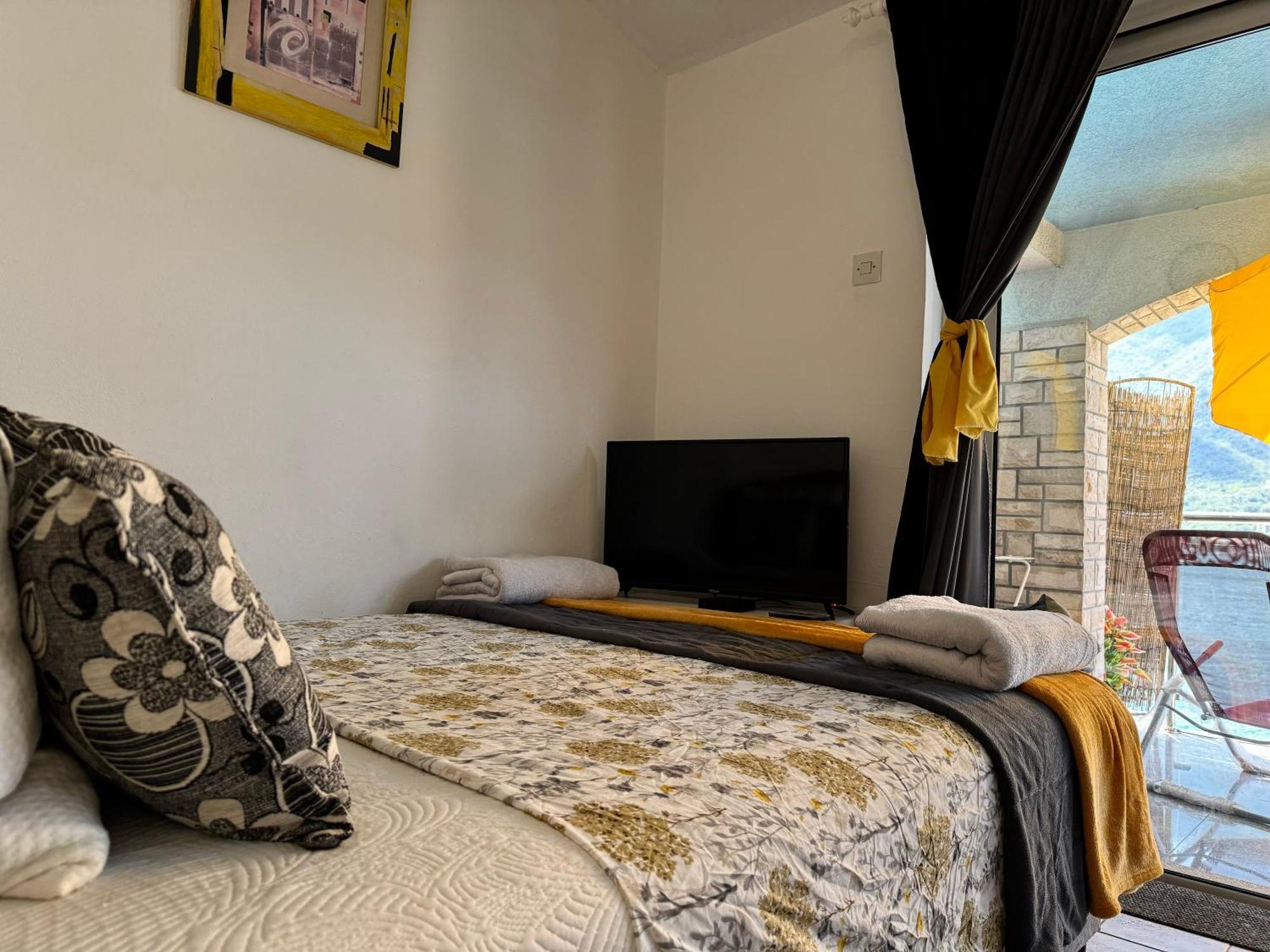 Aparthotel Maxim โกตอร์ ภายนอก รูปภาพ